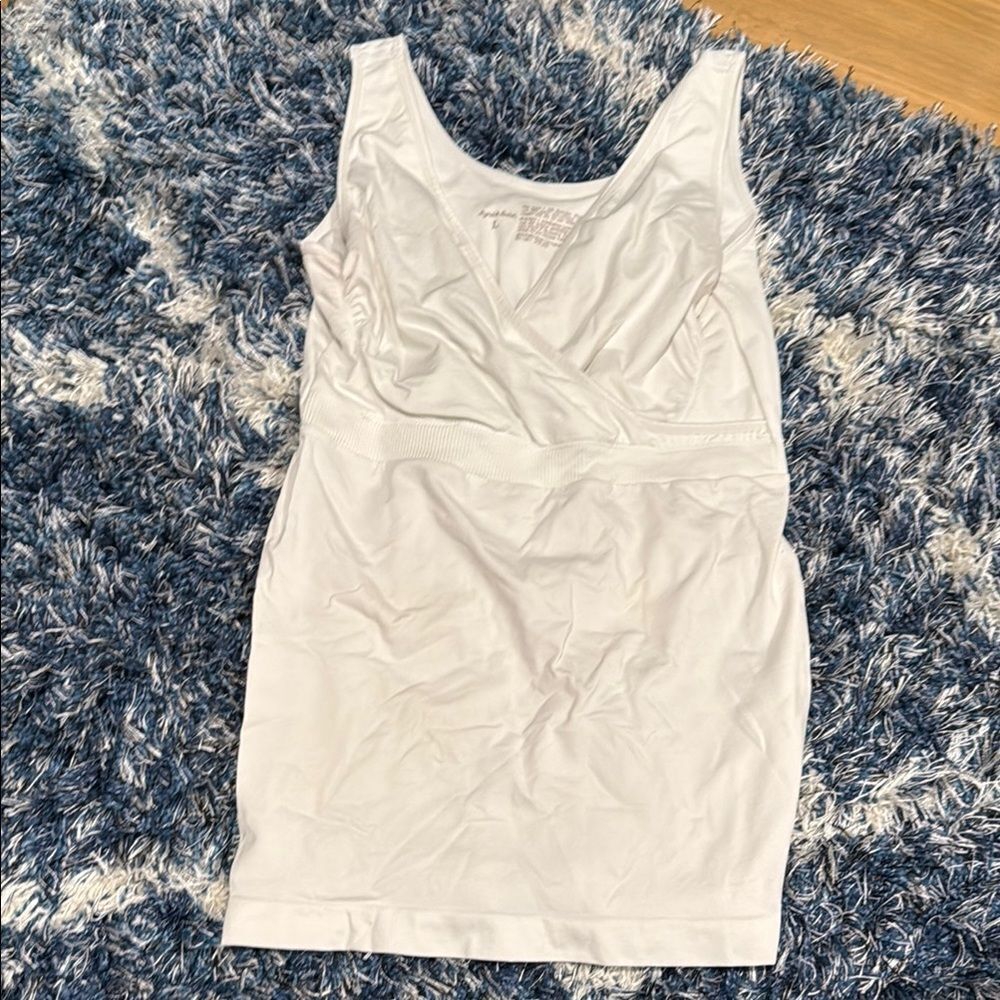 Ingrid and Isabel undershirt L